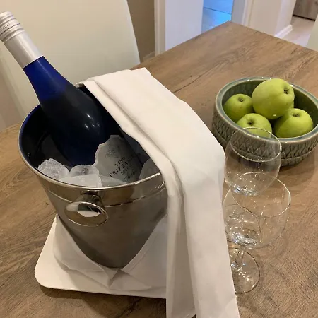 Hideout In Style With Free Parking - Luxury Appartement