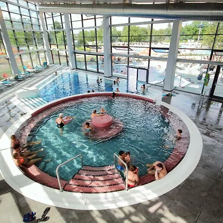 Hideout In Style With Free Parking - Luxury