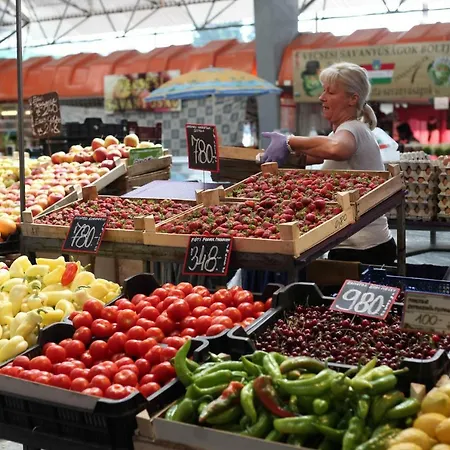 Hideout In Style With Free Parking - Luxury *