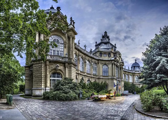 Hideout In Style With Free Parking - Luxury *