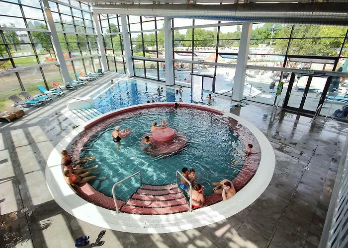 Hideout In Style With Free Parking - Luxury