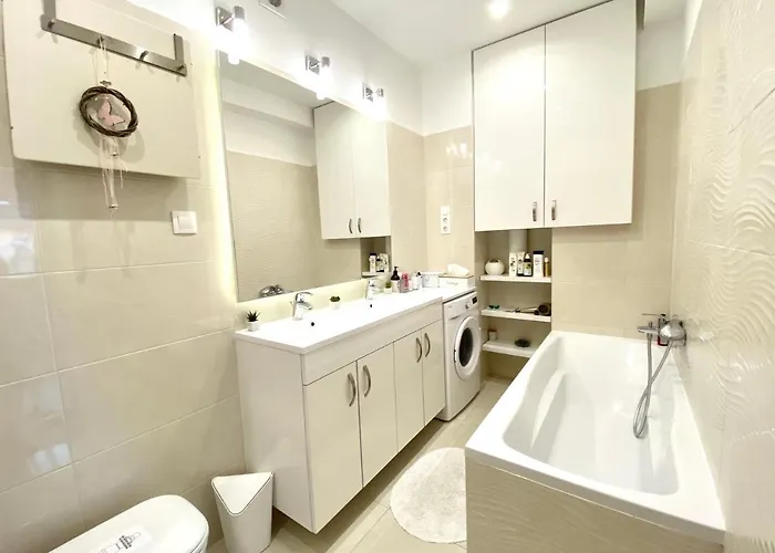 Hideout In Style With Free Parking - Luxury *